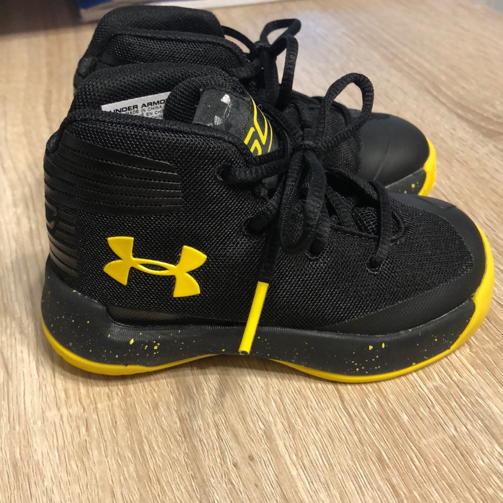 NEW Under Armour Steph Curry shoes